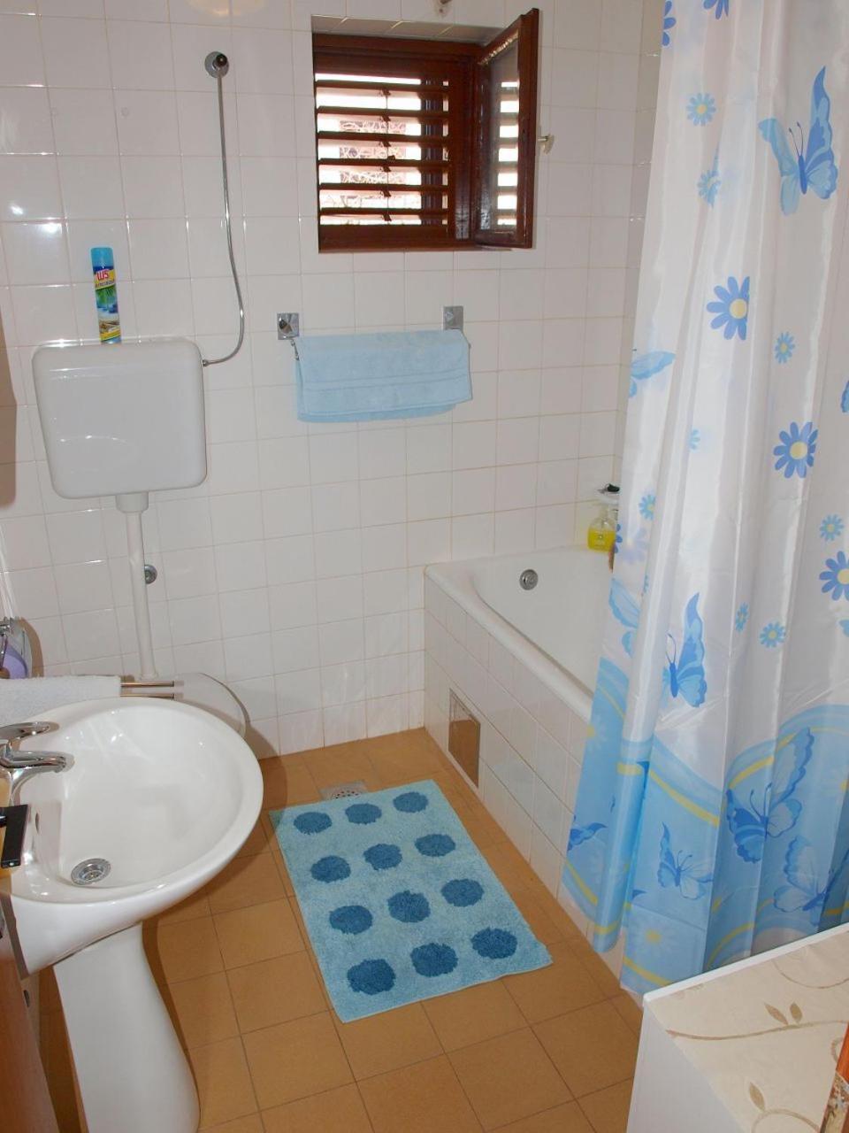 Apartments Mirja - 100M From The Beach & Parking Trogir Zewnętrze zdjęcie
